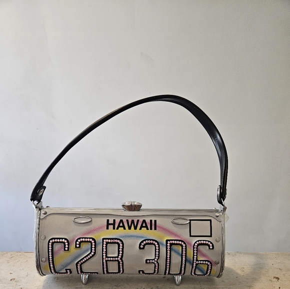 Little Earth Rare VNTG HAWAII license plate Purse w/Swarovski Rhinestones New - Picture 1 of 5
